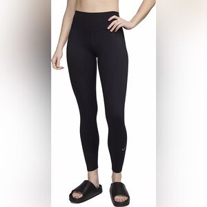 Nike 7/8 Leggings. Women’s Medium.